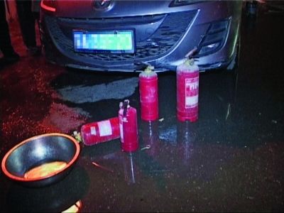 饭馆有灭火器，老板却不会用。